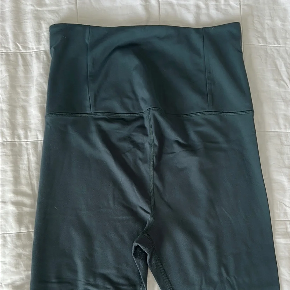 Girlfriend Collective high Rise maternity leggings - Picture 3 of 3